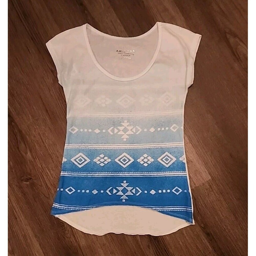 Arizona Jean Company Womens T-shirt Size Small Aztec Design